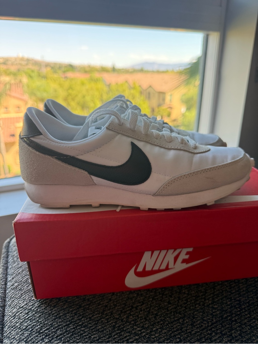 Gently used Nike Daybreak sneakers in size 7.